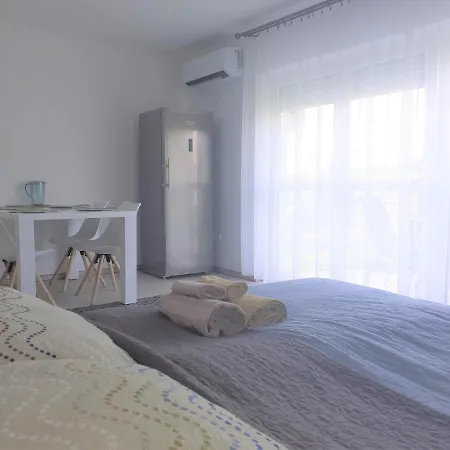Apartamento Liliom Apartman *