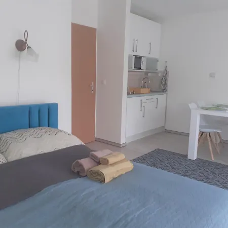 Apartamento Liliom Apartman