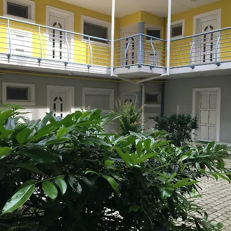 شقة Liliom Apartman *