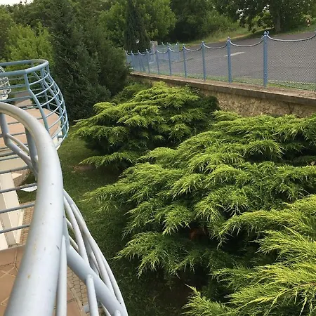Liliom Apartman Apartmán *